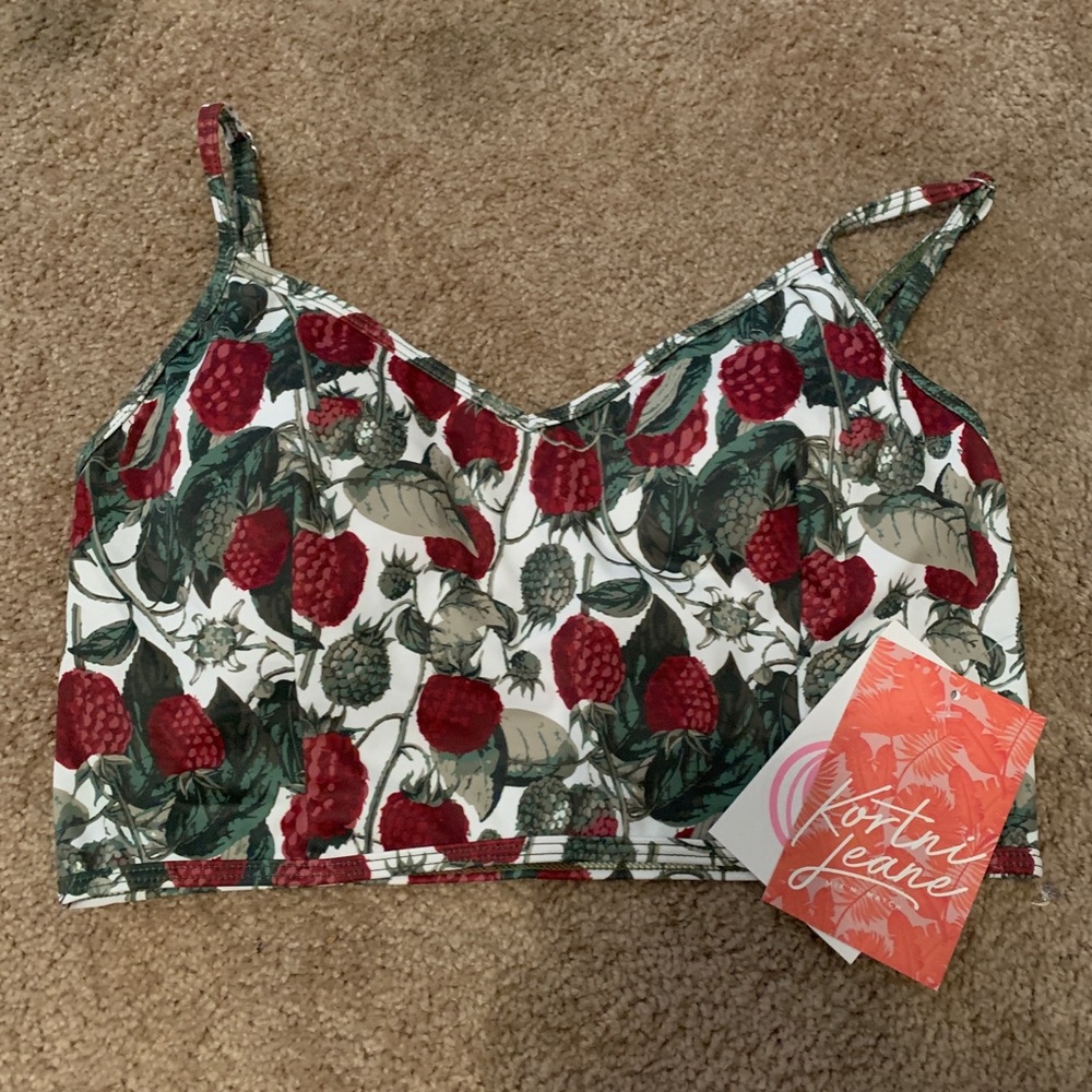 Kortni Jeane v’d up crop